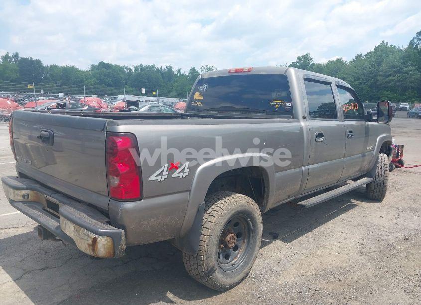 Photo 4 of 2006 Chevrolet Silverado 2500HD LT1 (VIN 1GCHK23UX6F147648)