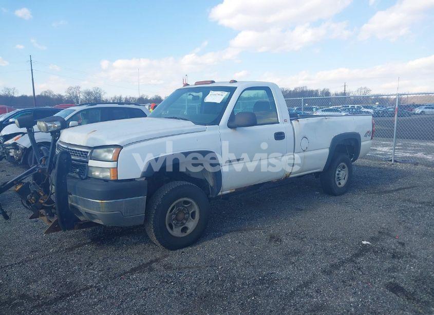 Photo 2 of 2005 Chevrolet Silverado 2500HD WORK TRUCK (VIN 1GCHK24U05E120428)