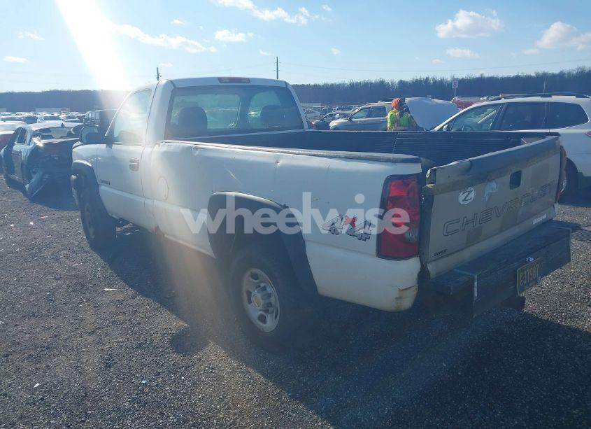 Photo 3 of 2005 Chevrolet Silverado 2500HD WORK TRUCK (VIN 1GCHK24U05E120428)