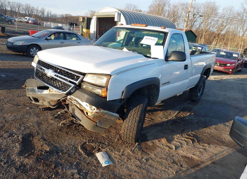 Photo 2 of 2006 Chevrolet Silverado 2500HD WORK TRUCK (VIN 1GCHK24U16E120987)