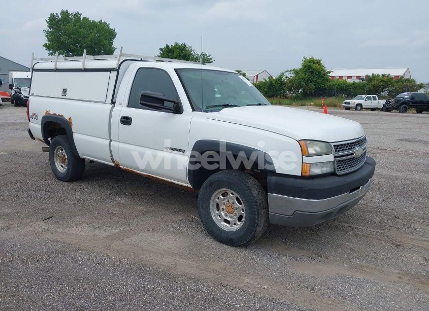 2005 Chevrolet Silverado 2500HD WORK TRUCK (VIN 1GCHK24U25E283372) main photo