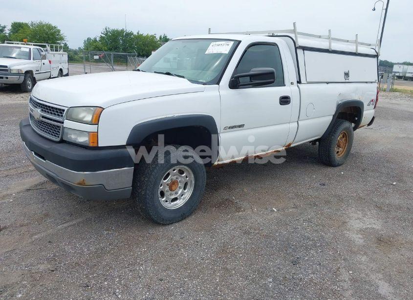 Photo 2 of 2005 Chevrolet Silverado 2500HD WORK TRUCK (VIN 1GCHK24U25E283372)