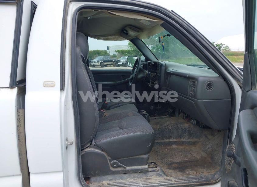 Photo 5 of 2005 Chevrolet Silverado 2500HD WORK TRUCK (VIN 1GCHK24U25E283372)