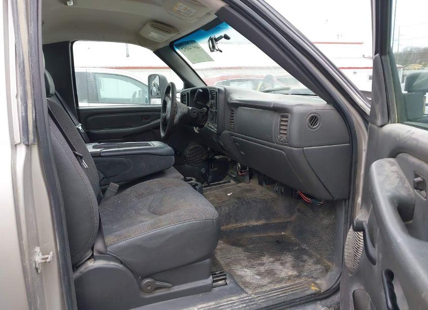 Photo 5 of 2005 Chevrolet Silverado 2500HD WORK TRUCK (VIN 1GCHK24U65E156477)