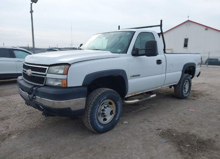 Photo 2 of 2006 Chevrolet Silverado 2500HD WORK TRUCK (VIN 1GCHK24U76E177274)