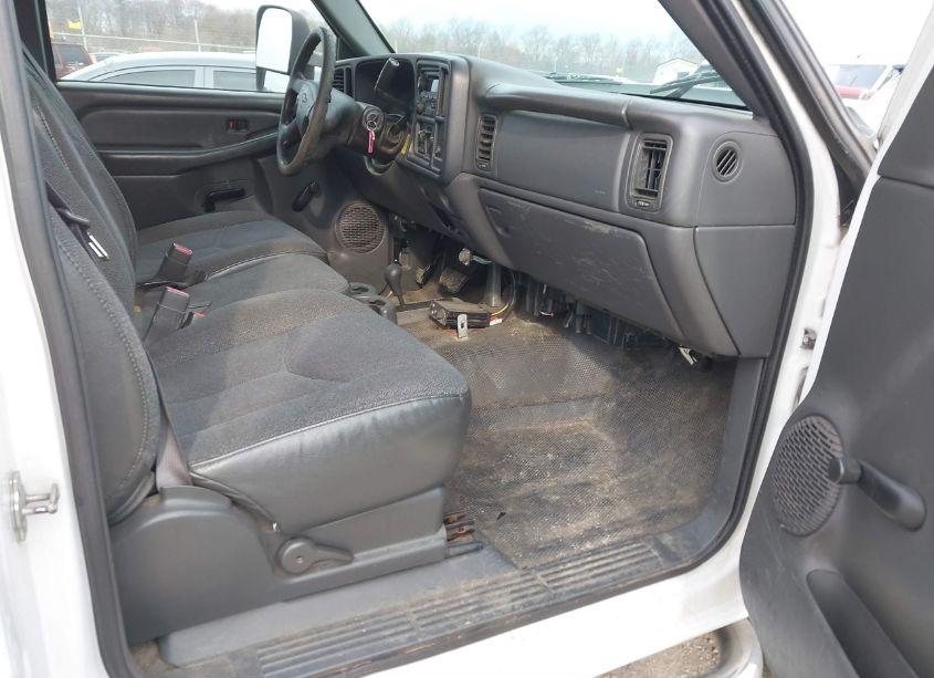 Photo 5 of 2006 Chevrolet Silverado 2500HD WORK TRUCK (VIN 1GCHK24U76E177274)