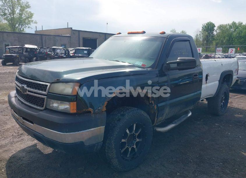 Photo 2 of 2006 Chevrolet Silverado 2500HD WORK TRUCK (VIN 1GCHK24U86E127323)