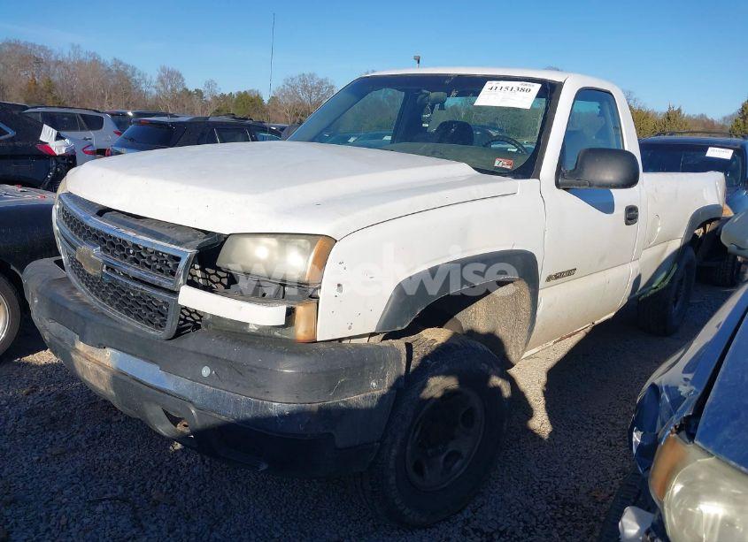 Photo 2 of 2006 Chevrolet Silverado 2500HD WORK TRUCK (VIN 1GCHK24UX6E155866)