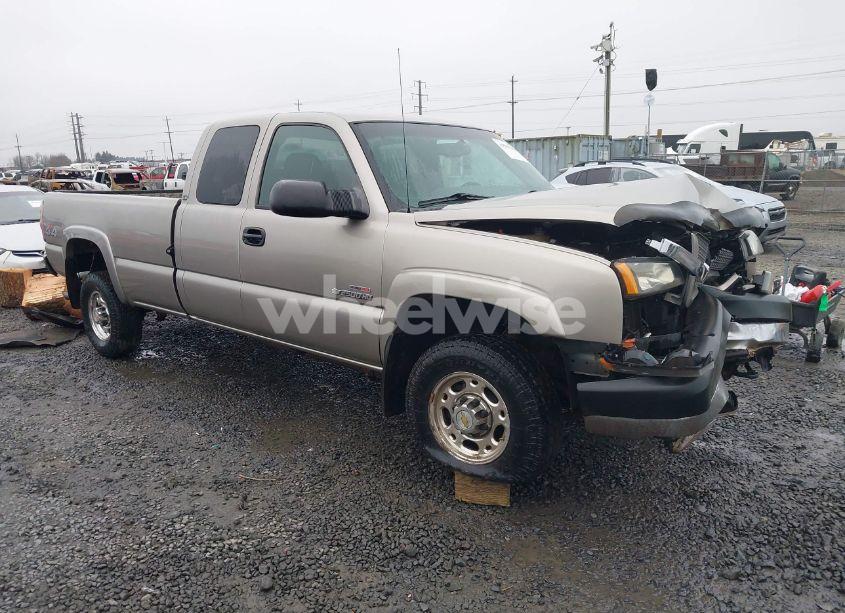 2003 Chevrolet Silverado 2500HD LS (VIN 1GCHK29123E292682) main photo