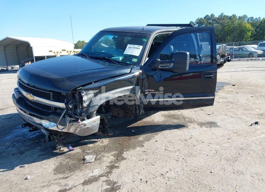 Photo 2 of 2001 Chevrolet Silverado 2500HD LT (VIN 1GCHK291X1E305157)