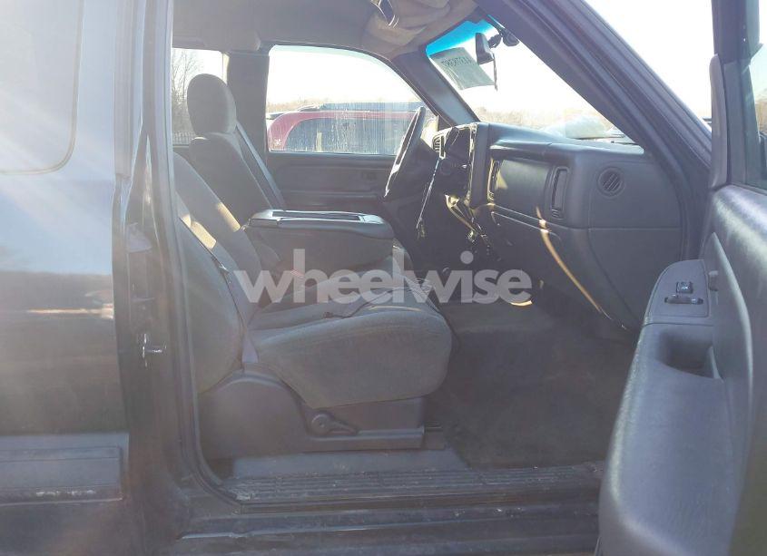 Photo 5 of 2004 Chevrolet Silverado 2500HD LS (VIN 1GCHK29224E242665)