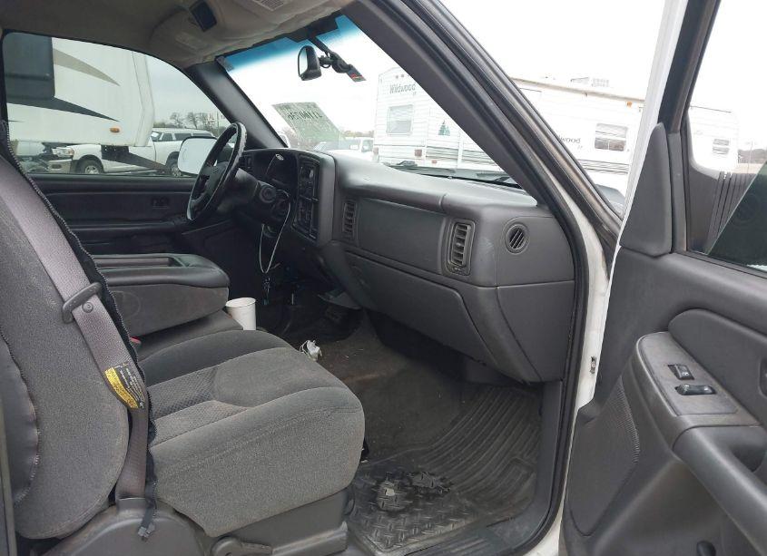 Photo 5 of 2005 Chevrolet Silverado 2500HD LS (VIN 1GCHK29225E216858)