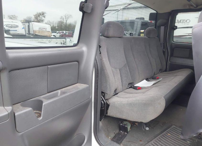 Photo 8 of 2005 Chevrolet Silverado 2500HD LS (VIN 1GCHK29225E216858)