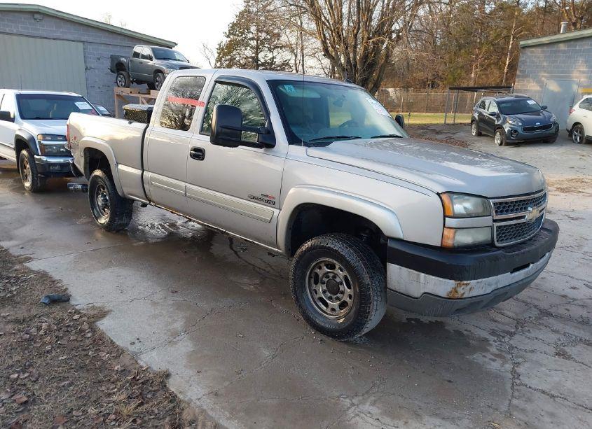 2005 Chevrolet Silverado 2500HD LT (VIN 1GCHK29225E271357) main photo