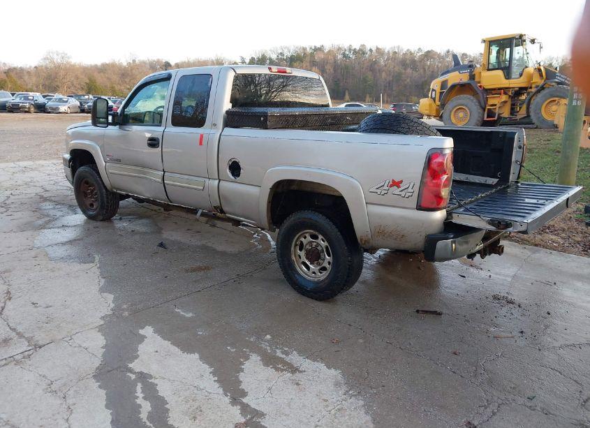 Photo 3 of 2005 Chevrolet Silverado 2500HD LT (VIN 1GCHK29225E271357)
