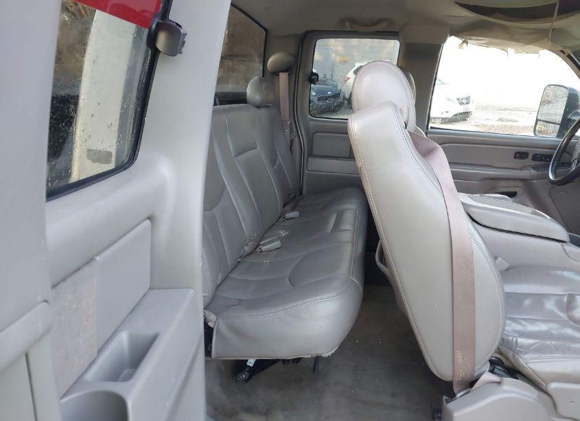 Photo 8 of 2005 Chevrolet Silverado 2500HD LT (VIN 1GCHK29225E271357)