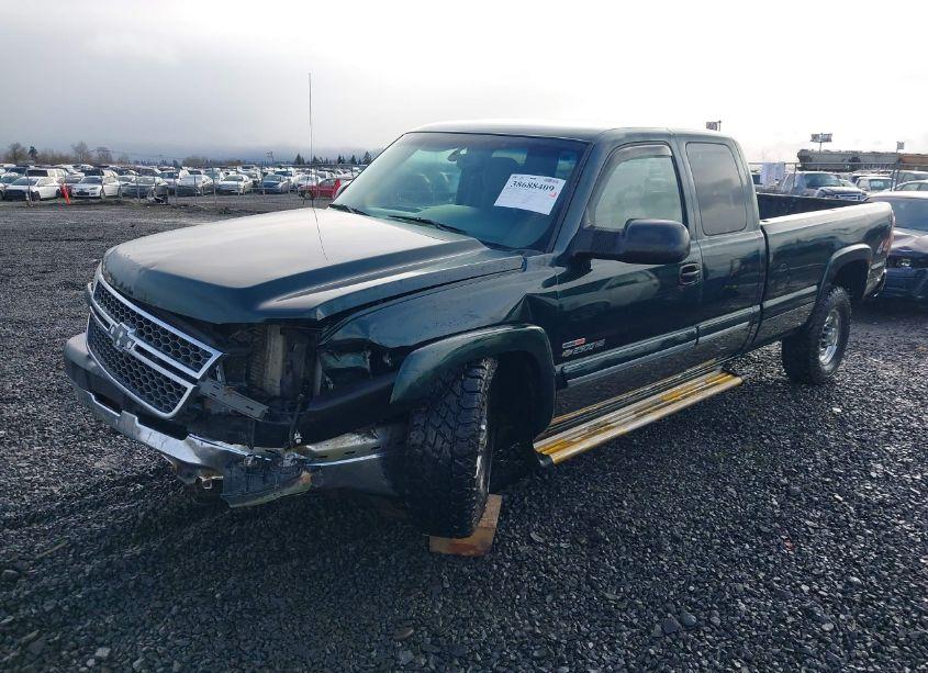 Photo 2 of 2005 Chevrolet Silverado 2500HD LS (VIN 1GCHK29235E172949)