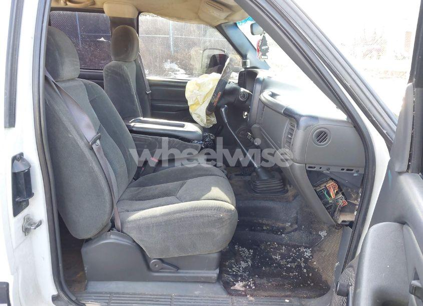 Photo 5 of 2004 Chevrolet Silverado 2500HD (VIN 1GCHK29254E311428)