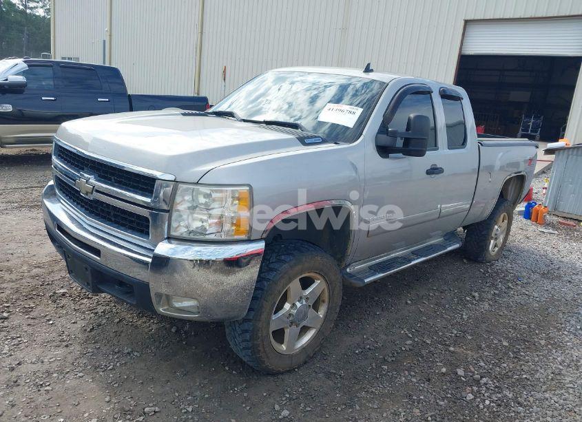 Photo 2 of 2008 Chevrolet Silverado 2500HD LT2 (VIN 1GCHK29608E107676)