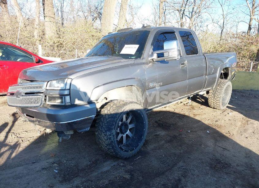 Photo 2 of 2006 Chevrolet Silverado 2500HD LT2 (VIN 1GCHK29D66E255102)