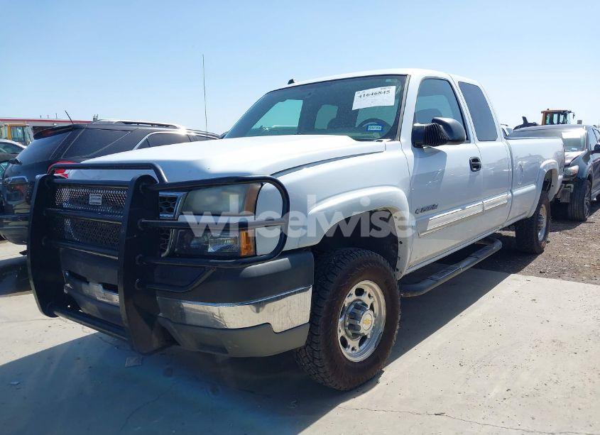 Photo 2 of 2005 Chevrolet Silverado 2500HD LS (VIN 1GCHK29G65E158233)