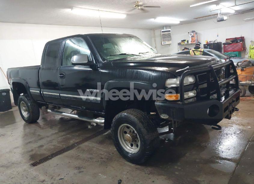 2001 Chevrolet Silverado 2500HD LS (VIN 1GCHK29GX1E199698) main photo