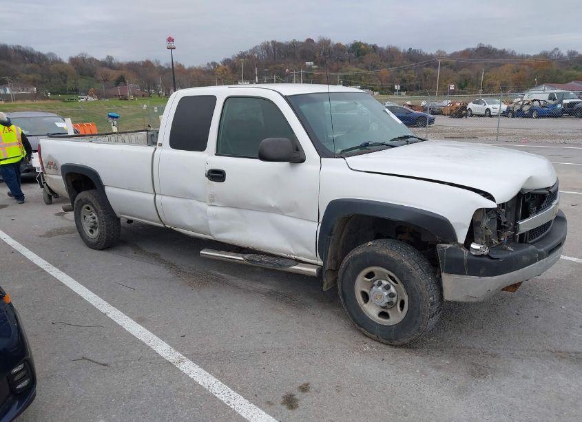 2002 Chevrolet Silverado 2500HD (VIN 1GCHK29U02E162280) main photo