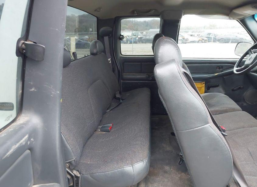 Photo 8 of 2002 Chevrolet Silverado 2500HD (VIN 1GCHK29U02E162280)