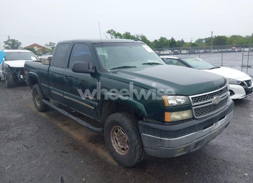 2005 Chevrolet Silverado 2500HD LT (VIN 1GCHK29U15E309839) main photo