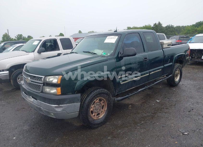 Photo 2 of 2005 Chevrolet Silverado 2500HD LT (VIN 1GCHK29U15E309839)