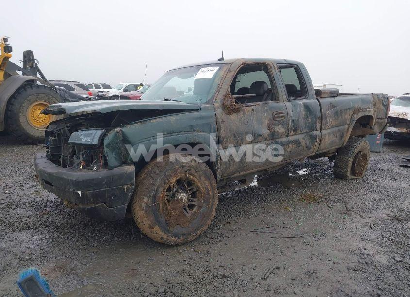 Photo 2 of 2003 Chevrolet Silverado 2500HD LT (VIN 1GCHK29U23E244349)