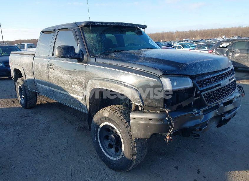 2005 Chevrolet Silverado 2500HD LS (VIN 1GCHK29U25E196421) main photo