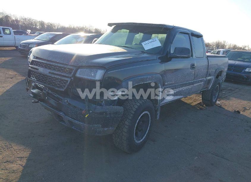 Photo 2 of 2005 Chevrolet Silverado 2500HD LS (VIN 1GCHK29U25E196421)