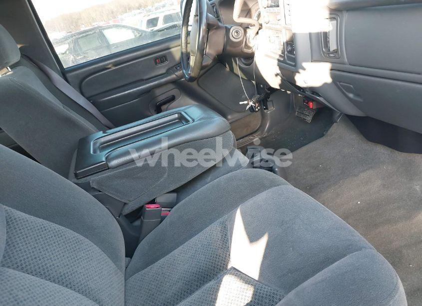 Photo 5 of 2005 Chevrolet Silverado 2500HD LS (VIN 1GCHK29U25E196421)