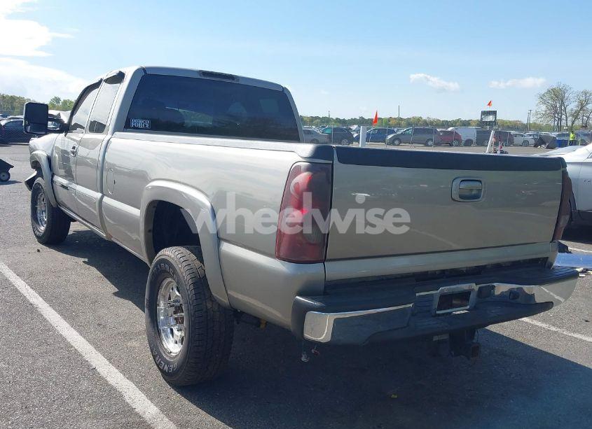 Photo 3 of 2003 Chevrolet Silverado 2500HD LS (VIN 1GCHK29U33E149296)
