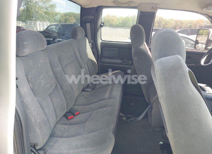 Photo 8 of 2003 Chevrolet Silverado 2500HD LS (VIN 1GCHK29U33E149296)