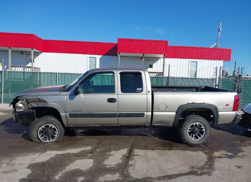 Photo 14 of 2003 Chevrolet Silverado 2500HD LS (VIN 1GCHK29U33E332584)
