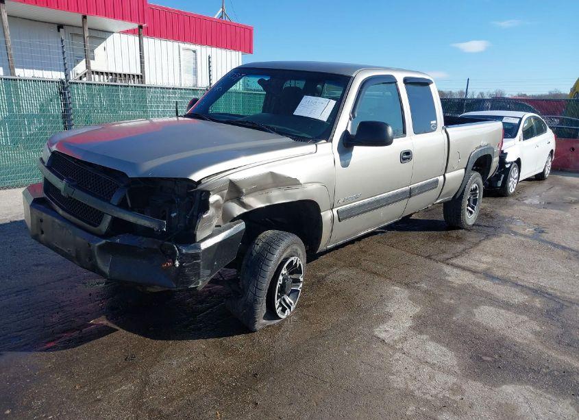 Photo 2 of 2003 Chevrolet Silverado 2500HD LS (VIN 1GCHK29U33E332584)