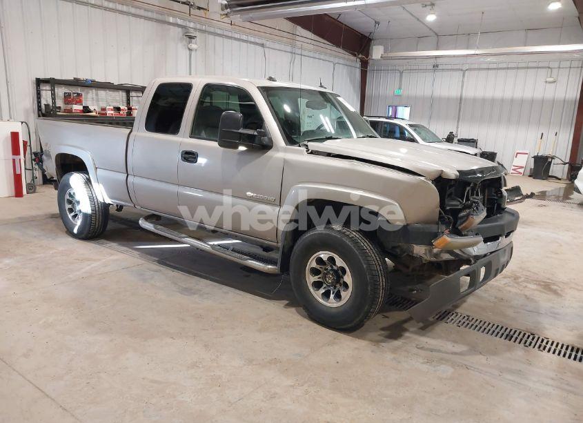 2004 Chevrolet Silverado 2500HD LT (VIN 1GCHK29U34E288300) main photo