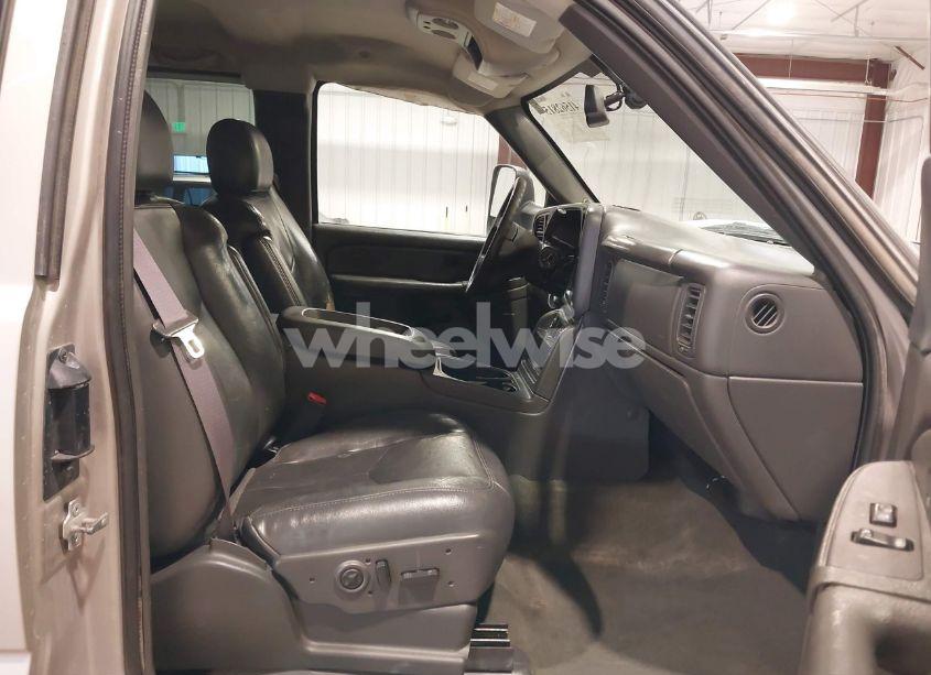 Photo 5 of 2004 Chevrolet Silverado 2500HD LT (VIN 1GCHK29U34E288300)