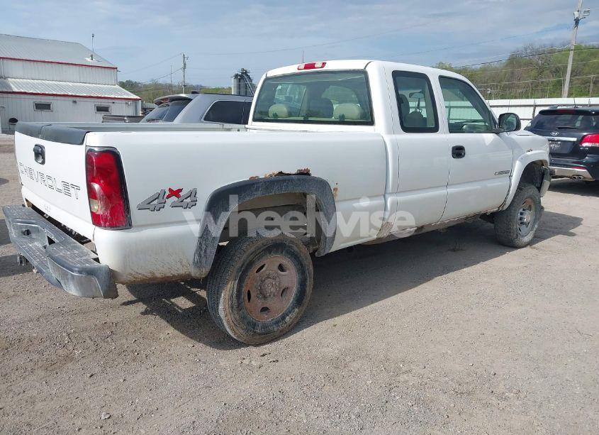 Photo 4 of 2005 Chevrolet Silverado 2500HD WORK TRUCK (VIN 1GCHK29U35E193320)