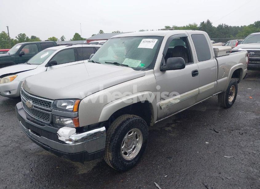 Photo 2 of 2006 Chevrolet Silverado 2500HD LT2 (VIN 1GCHK29U36E249466)