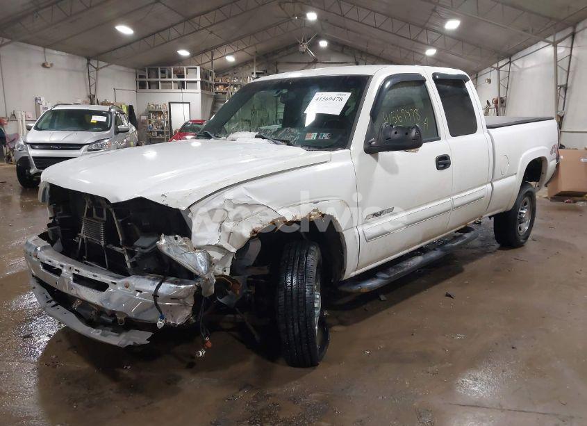 Photo 2 of 2004 Chevrolet Silverado 2500HD LS (VIN 1GCHK29U44E106345)