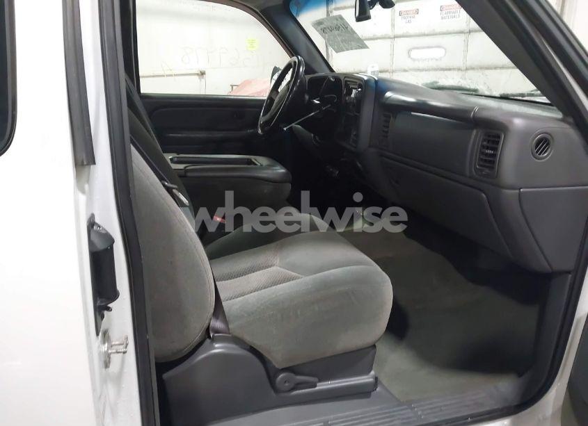 Photo 5 of 2004 Chevrolet Silverado 2500HD LS (VIN 1GCHK29U44E106345)