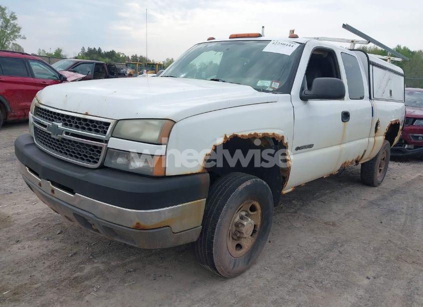 Photo 2 of 2005 Chevrolet Silverado 2500HD WORK TRUCK (VIN 1GCHK29U45E193424)