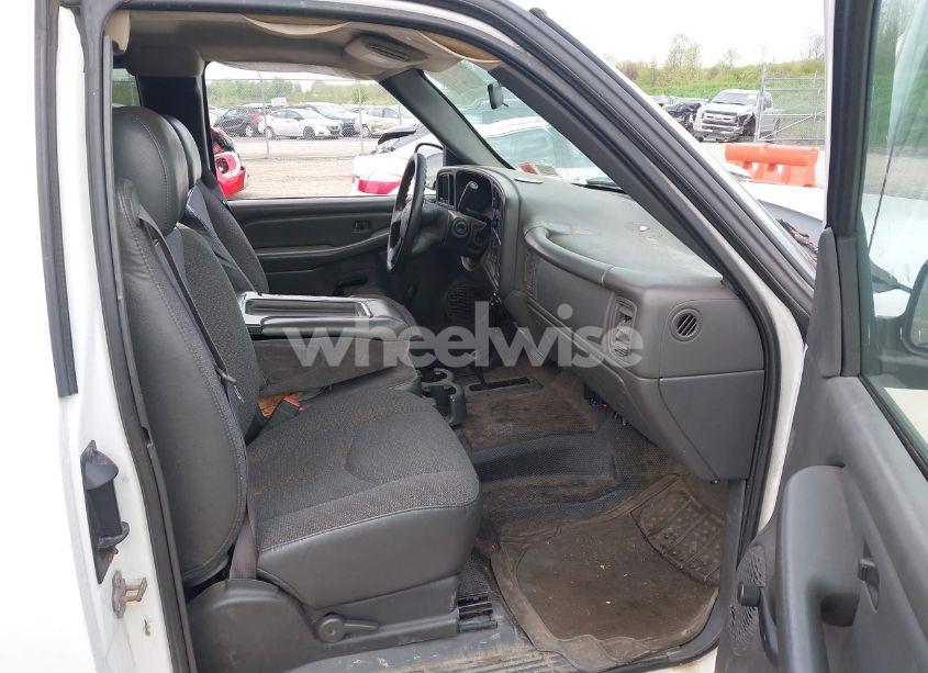 Photo 5 of 2005 Chevrolet Silverado 2500HD WORK TRUCK (VIN 1GCHK29U45E193424)