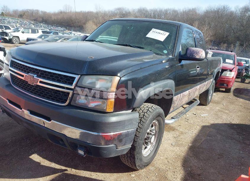 Photo 2 of 2006 Chevrolet Silverado 2500HD LT1 (VIN 1GCHK29U56E249162)