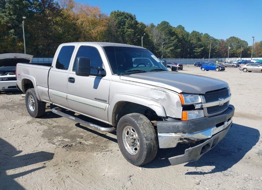 2004 Chevrolet Silverado 2500HD LS (VIN 1GCHK29U64E354452) main photo