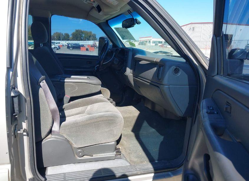 Photo 5 of 2004 Chevrolet Silverado 2500HD LS (VIN 1GCHK29U64E354452)