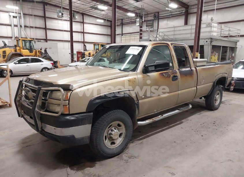 Photo 2 of 2005 Chevrolet Silverado 2500HD WORK TRUCK (VIN 1GCHK29U65E264736)